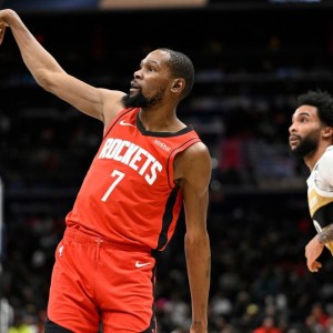 三场狂轰102分，37岁杜兰特创火箭最老！终于熬到乌度卡被迫开窍