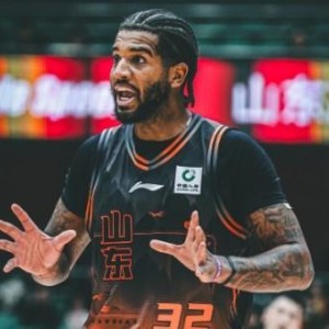 大发神威，山东外援克里斯20中15爆砍42分13板5助2断1帽